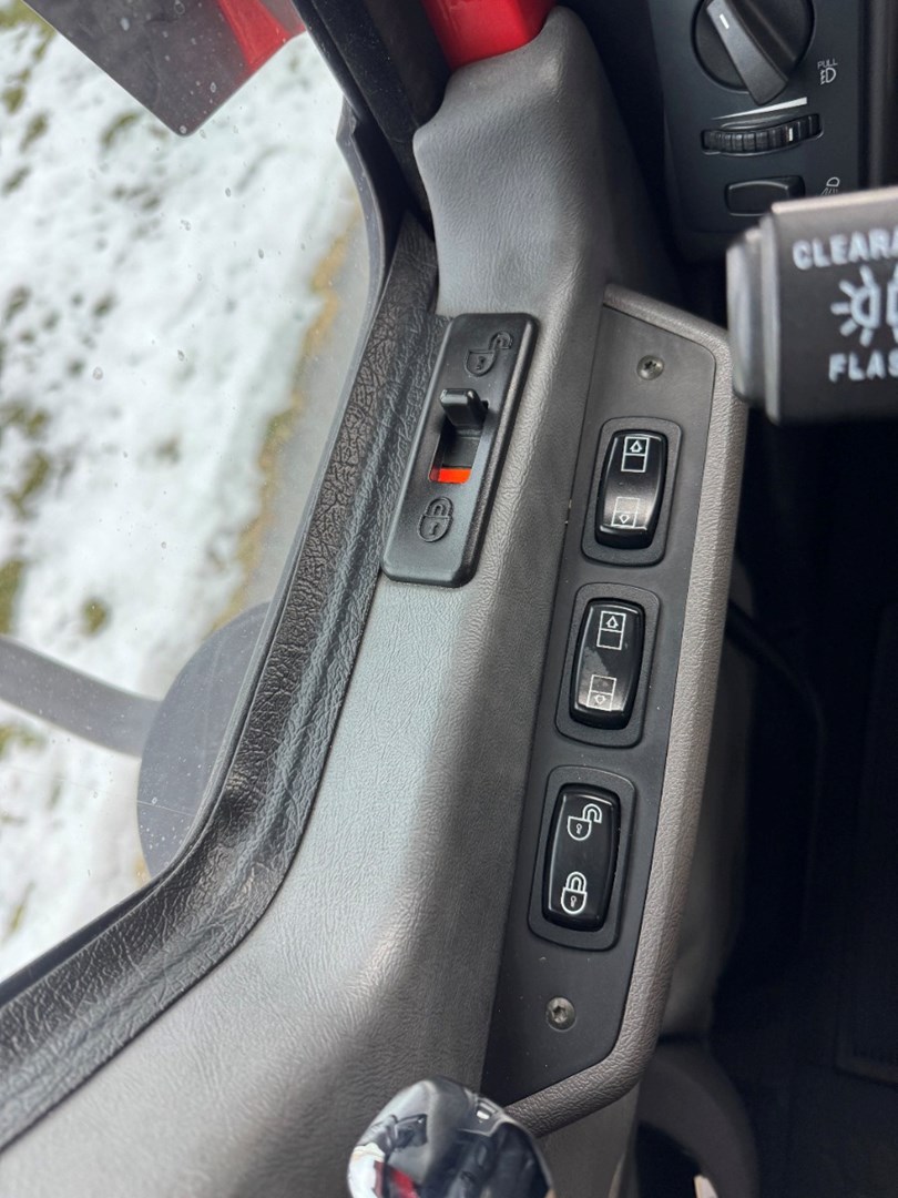 2018 MACK CXU613 - USED TRUCKS SLEEPER - image 13